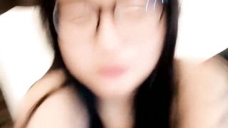 【69堂午夜视频】背上有蝴蝶纹身的小母狗又来了，逼里塞着跳蛋跟狼友互动撩骚，奶子比心给大哥口交大鸡巴，带上套子吃奶爆草