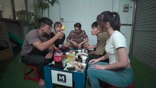 【69堂午夜视频】月光下的中秋乱伦