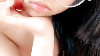 【69堂午夜视频】看着很清纯的骚妹子，放假在家直播赚外快，全程露脸蝴蝶骚逼特写展示，撅着屁股求草，自己抠穴浪叫呻吟好骚