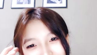 【69堂午夜视频】难得一见的美女宝贝深夜撩骚互动狼友，全程露脸乖巧可爱听狼友指挥脱光光玩弄骚逼洗澡诱惑跳蛋自慰呻吟可射