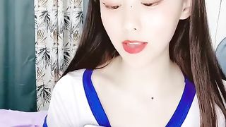 【69堂午夜视频】制服诱惑，高挑白皙妹子，漏奶装 乳头很粉的，大长腿想入非非