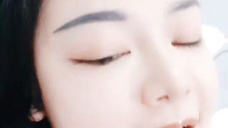 【69堂午夜视频】大奶肥臀无毛逼，全程露脸的小骚货跟大哥激情啪啪直播，深喉口交大鸡巴让大哥揉奶玩逼，各种体位爆草蹂躏