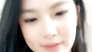 【69堂午夜视频】颜值高身材好的寂寞美少女，新来的宝贝深夜大秀直播，还有大姨妈就发骚，听狼友指挥穿上黑丝高跟揉奶玩阴蒂