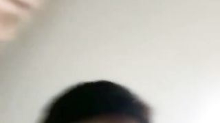 【69堂午夜视频】风骚的女友跟小哥激情啪啪，让小哥舔逼吃着奶子抠穴，口交大鸡巴无套抽插，多体位蹂躏爆草，表情好骚刺激