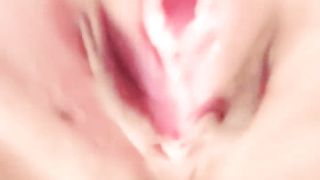 双马尾风骚小妹全程露脸大秀直播，奶子发育的很不错，淫声荡语互动撩骚掰开骚逼给狼友看特写，撅着屁股求草