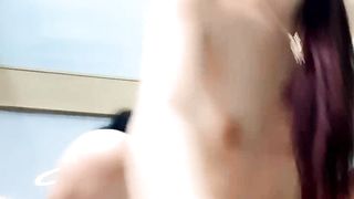 【69堂午夜视频】同居女友深夜全程露脸跟小哥激情啪啪，逼里塞着跳蛋润滑骚逼，口交大鸡巴让小哥压在身下无套输出，射了好多