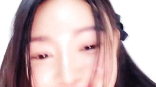 【69堂午夜视频】白丝露脸无毛逼微微小阿姨一个人精彩大秀直播，淫声荡语互动撩骚揉奶玩逼道具抽插，高潮喷水特写展示好刺激