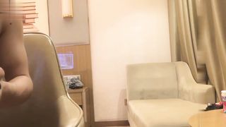 【69堂午夜视频】别舔了都是骚味，身材苗条很可爱的妹子说说操操被无套输出