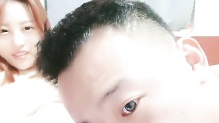 【69堂午夜视频】妩媚风情的小少妇全程露脸跟小哥激情啪啪，让小哥亲着小嘴吃着奶子抠着骚逼好多淫水，舔逼口交压在身下爆草