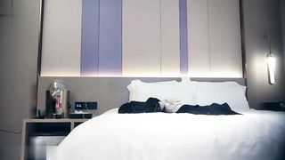 【69堂午夜视频】气质白衣妹子啪啪，洗完澡舔弄口交后入抽插大力猛操