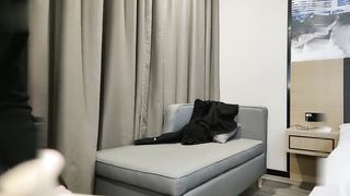 【69堂午夜视频】白嫩美艳极品尤物，沙发啪啪最后嫌女生不配合要退钱