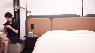 【69堂午夜视频】给她上一课，刚来的时候满脸笑容，后面全是各种痛苦表情