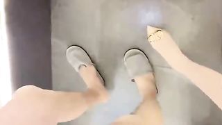 【69堂午夜视频】内向的姐姐首次穿齐逼超短裙逛街姨妈期展示什么叫真正的肛交大力猛灌肛射