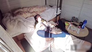 【69堂午夜视频】超短裙过膝袜小女友躺在床上玩弄骚逼