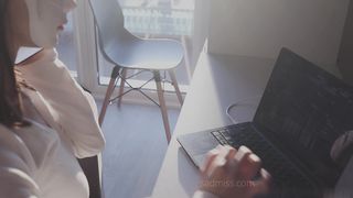 【69堂午夜视频】饥渴的妹妹迫不及待的求操