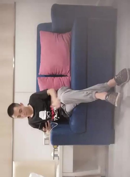 小瑜寻欢记约了个丰满身材坦克妹子，按头插嘴上位骑坐抽插翘屁股后入，呻吟娇喘非常诱人